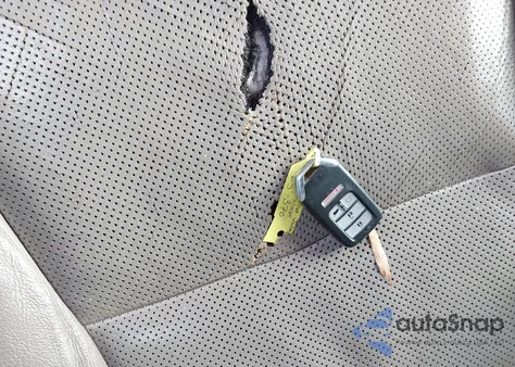 2017 Honda Pilot Elite z USA, uszkodzony, nr VIN 5FNYF6H04HB022847